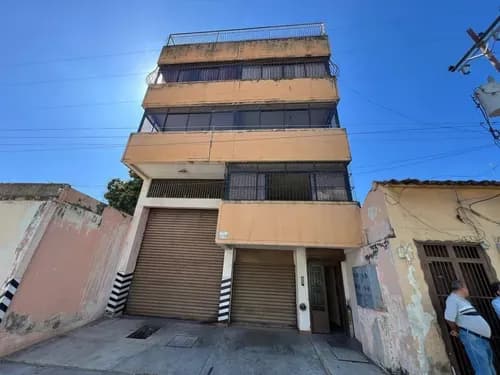 Lerry Paez Vende Edificio Comercial En Santa Rosa, Av. Bermúdez Coussin Cod 320216