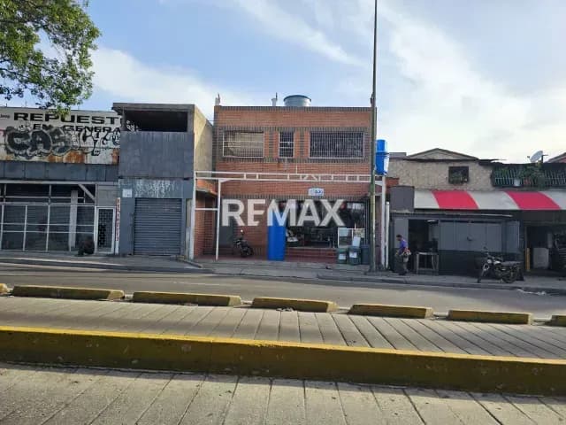 Casa comercial en venta en la av Nueva Granada a pie de calle