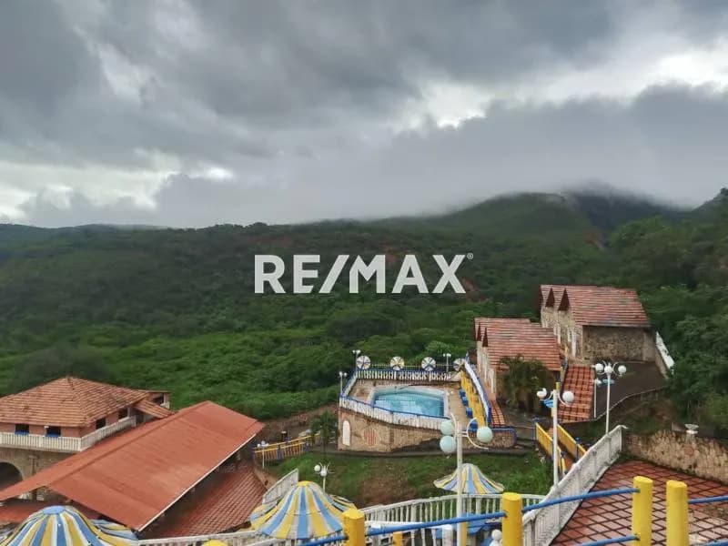 En Venta un espectacular Complejo Turístico situado en la vía hacia Cubiro,