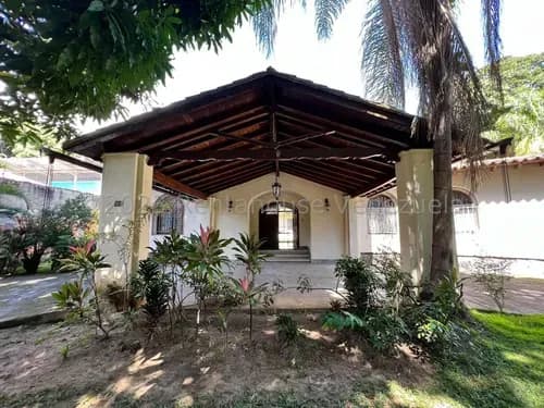 Casa En Venta, Los Chorros #23-18308