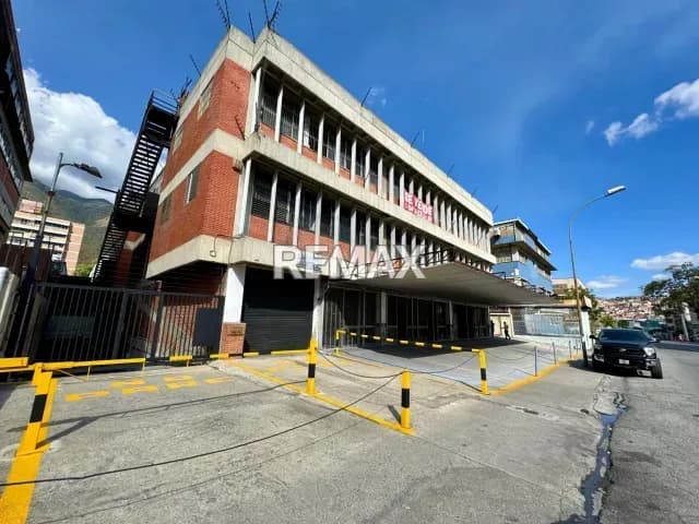 Edificio Comercial e Industrial en Venta La Urbiba