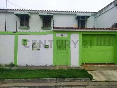 SE VENDE CASA Y TERRENO Urb. “EL CAFETAL” NAGUANAGUA