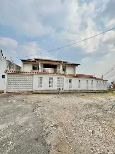 En Venta Amplia Casa De 8 Habitaciones Y 2 Niveles Ubicada En Táriba. Ia