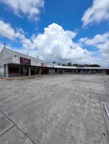 Yr Local En Venta C.c Paseo Paraparal Los Guayos