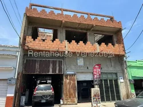 Oportunidad De Inversión Se Vende Excelente Edificio De 3 Niveles En Zona Comercial Santa Rosa, Área De Depósito, Apartamento En Obra Gris 26-17405 Hc
