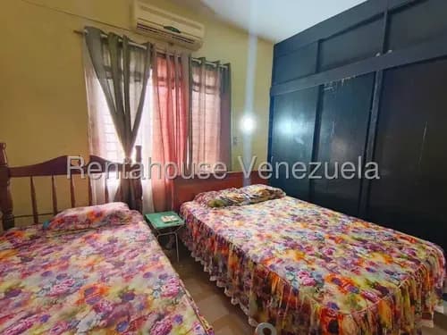 Casa Comercial De 1 Habitación Con Amplio Estacionamiento Y Bases Para Construir Hasta 3 Pisos En Venta En Parroquia Concepcion Barquisimeto,lara Rc