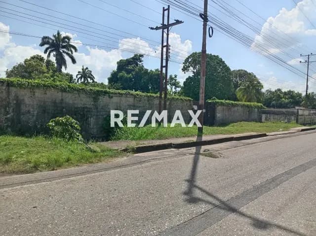 Terreno con Casa en Venta en Av. Bella Vista, Maturín