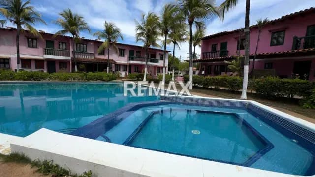 TOWNHOUSE ESTILO COLONIAL CONJUNTO PRIVADO EN EL CARDON, A 100 METROS DE LA PLAYA, A 5 MINUTOS EN CARRO DE PLAYA PARGUITO Y A 15 MINUTOS DE PLAYA EL AGUA