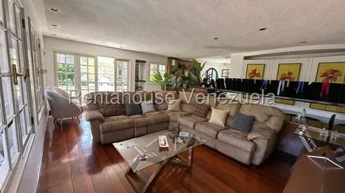 Hermoso Y Amplio Apartamento En Venta, En Edificio De Baja Densidad Solo Un Apartamento Por Piso Ascensor Privado, Balcón, Edificio En Excelentes Condiciones En El Paraiso Mls #26-21510