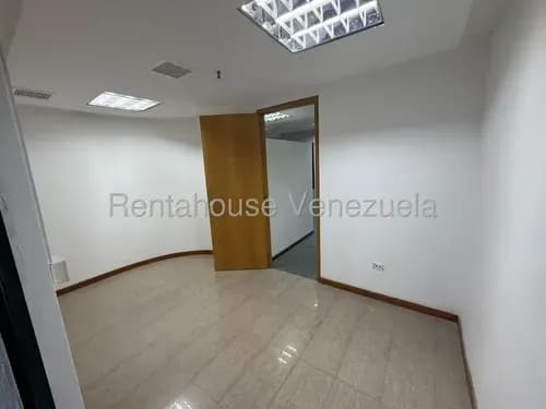 Oficina En Alquiler En El Bosque En La Torre Credicard Remodelada Oportunidad / Rf
