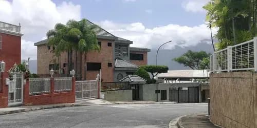Casa En Venta Los Naranjos Del Cafetal 23-13961 Mc