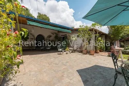 Casa En Venta Con Amplia Parcela Y Piscina En Los Campitos #26-19169