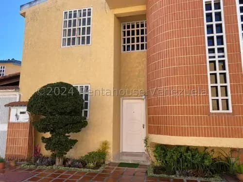 Townhouse En Venta Urb. Santa Maria Los Teues-yz-cod.24-15554