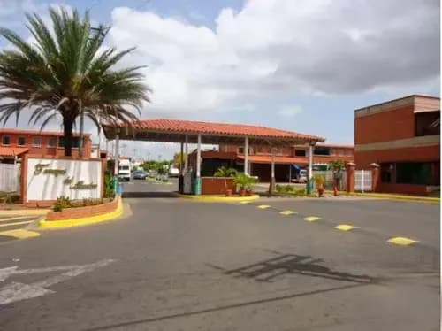 Town House En Venta Terrazas Del Atlantico 3 Habitaciones 3 Baños 2 P/e Techados 125 Mts2 Amplia Sala Family Room Área De Parrillera Área De Lavandería Precio De Inversión: 110.000$