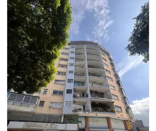 Alquilo Local Comercial (ubicado En Mezzanina)250m2 La Carlota 9487