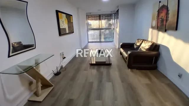 ALQUILER COMODO APARTAMENTO EN SANTA MONICA