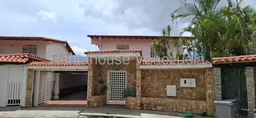 Casa En Venta En Macaracuay En Calle Cerrada, Impresionante Vista Y Tanque Subterráneo