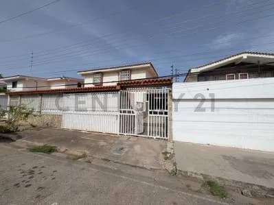 Excelente casa de 3 niveles en conjunto cerrado ubicado en sabanamar