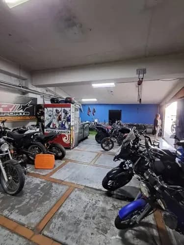 Yr En Venta Deposito En La Av Cedeño Ideal Para Repuestos, Deposito O Venta De Moto