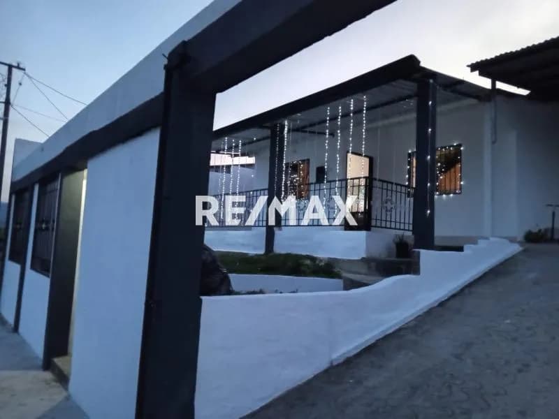 Casa Versátil y Potencial Turístico en Vega de Aza