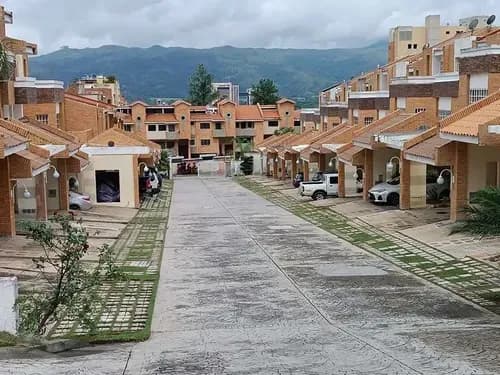 Mariana Vende Townhouse En Trigal Norte Ronely Mario