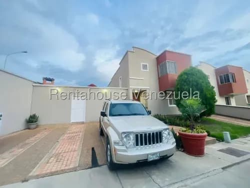 %%maria Elena Oropeza%% Vende Negociable Casa 309 M2/ Una Experiencia Residencial De Alto Nivel, Combinando Comodidad, Tecnología Y Diseño Moderno /planta Eléctrica Particular Ciudad Roca,lara#26-725/