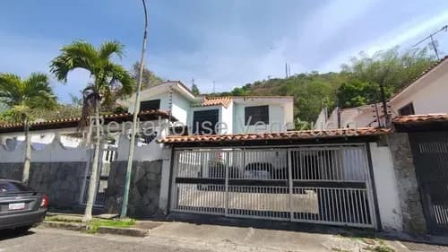 En Venta Cómoda Casa De 540 M2 De Terreno Y 239 M2 De Construcción En Urbanización Cerrada Con Doble Vigilancia, Ubicada En El Marques
