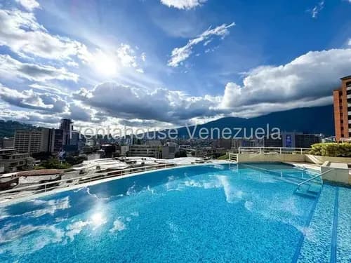 Apartamento En Alquiler Lomas De Las Mercedes Hermoso Con Acabados De Primera #26-21032 Magaly