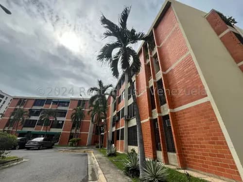 Apartamento En Venta Maracay Urb Bosque Alto Remodelado Conjunto Seguro Negociable #24-27829 Rm
