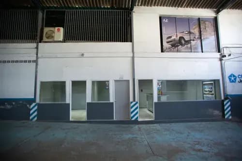 (#1214) Galpón De 1.470m2 En Boleíta Sur