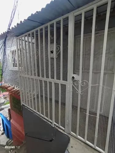 Xv, Casa En Venta En 23 De Enero. Táchira - Venezuela. Monseñor Ramirez. La Concordia Frente Al Mercado Dimo Ubicada En Vereda Privada . Solo Baja 5 Escalones Para Ingresar A La Propiedad.