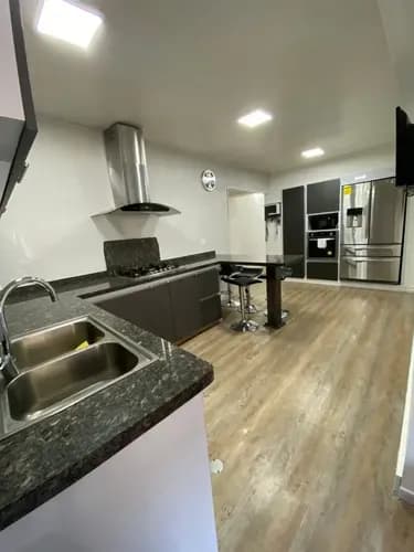 Cumbres De Curumo/ Apto/ Alquiler/ 148 M2/ 3hab+hab Serv/ 2 B+1 Baño De Serv/ 2p/ 1m