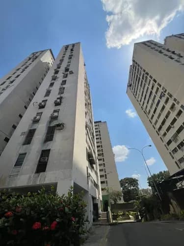En Venta Apto. Urb. Los Nísperos , Res. Parque Napoli
