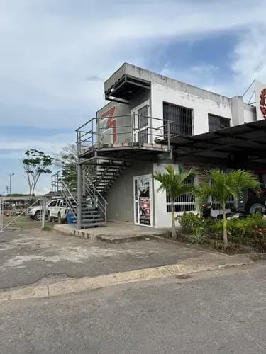 Se Alquila Local En Av Alirio Ugarte Pelayo, Sector Bajo Guarapiche