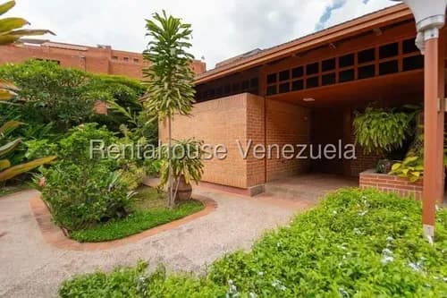 Ma - Casa En Venta En Colinas Del Tamanaco, Con Jardín De Ensueño Con Paisajismo Impecable - 26-13507