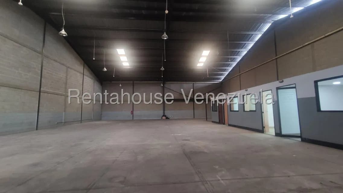 Comercial (Galpon - Deposito) en Alquiler en Zona Industrial 2, Lara