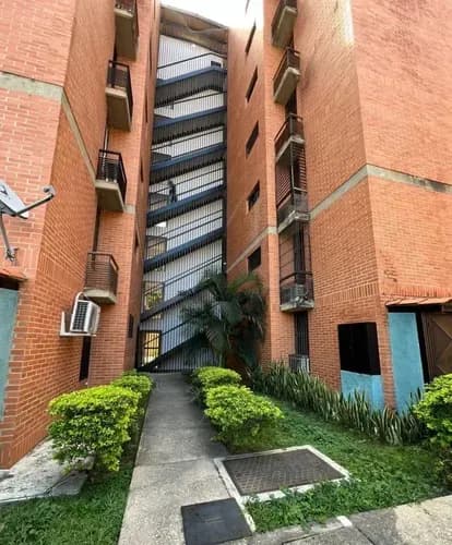 Vende Bello Apartamento Lomas De Mañongo Posee 56mts2 2 Habitaciones 1baño Cocina Empotrada ,sala Lavandero Pisos ,porcelanato *plus 24/7 ,condominio$` 70 Portón Eléctrico ,tope Amoblado,