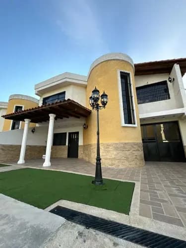 Estupendo Townhouse En Venta Urbanización Las Carolinas