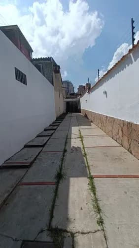 Casa Quinta Comercial Dos Niveles El Bosque Valencia En Avenida Paseo Cuatricentenaria De Oportunidad Con Potencial Comercial Ilimitado Clientes Directos!