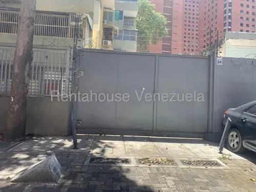 Sabana Grande !! Práctico Y Funcional Espacio Abierto Ideal Para Taller Mecánico, Venta De Vehículos O Estacionamiento, 530 M2, 13 Puestos De Estacionamiento, Portón De Entrada. Excelente Ubicación !!
