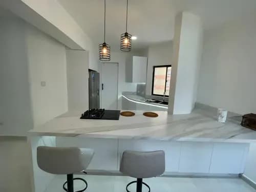 Apartamento En Alquiler Semiamoblado En Las Chimeneas, Res. Mantova.