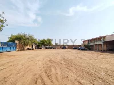 Se Vende Terreno con Amplia Construcción en Circunvalación No. 3 (Ave Principal)