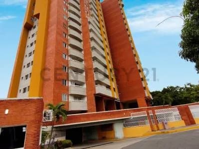Apartamento en alquiler en Puerto La Cruz, tu espacio privado de 75 m2