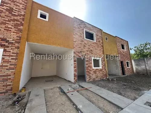 Casa Townhouse Ultimos Disponible A Estrenar Urbanismo En Valle Fresco 2 Niveles Todos Los Servicios Estef 26-13688