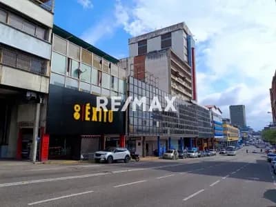 SE VENDE APARTAMENTO EN EL EDIFICIO CLARET , CENTRO