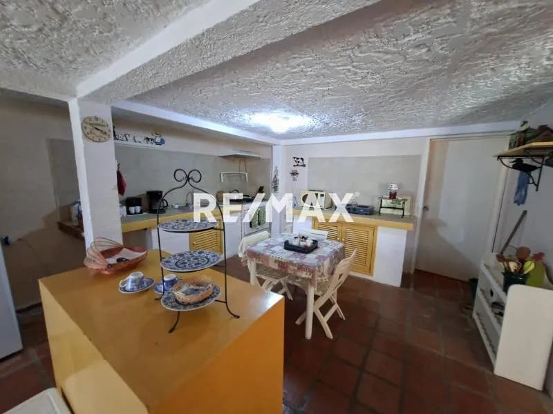 EN VENTA AMPLIA CASA CON EXCELENTE UBICACION EN CHICHIRIVICHE