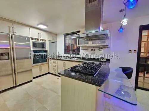 Se Vende Casa Dúplex Totalmente Remodelada En Urbanismo Privado: Villas El Remanso, La Morita I Sector Ferinachi 26-19022 Hc