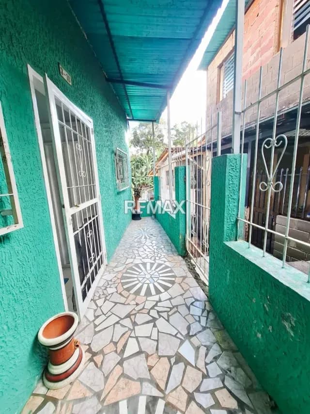 EN VENTA CASA Ubicada en el Barrio Libertador, Av pasaje Urdaneta.