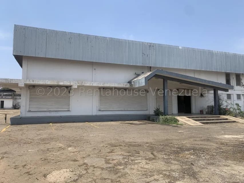 Comercial (Local Comercial) en Alquiler en Avenida Goajira, Zulia