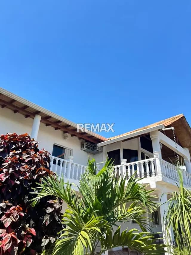 En venta espectacular casa en El Manzano.